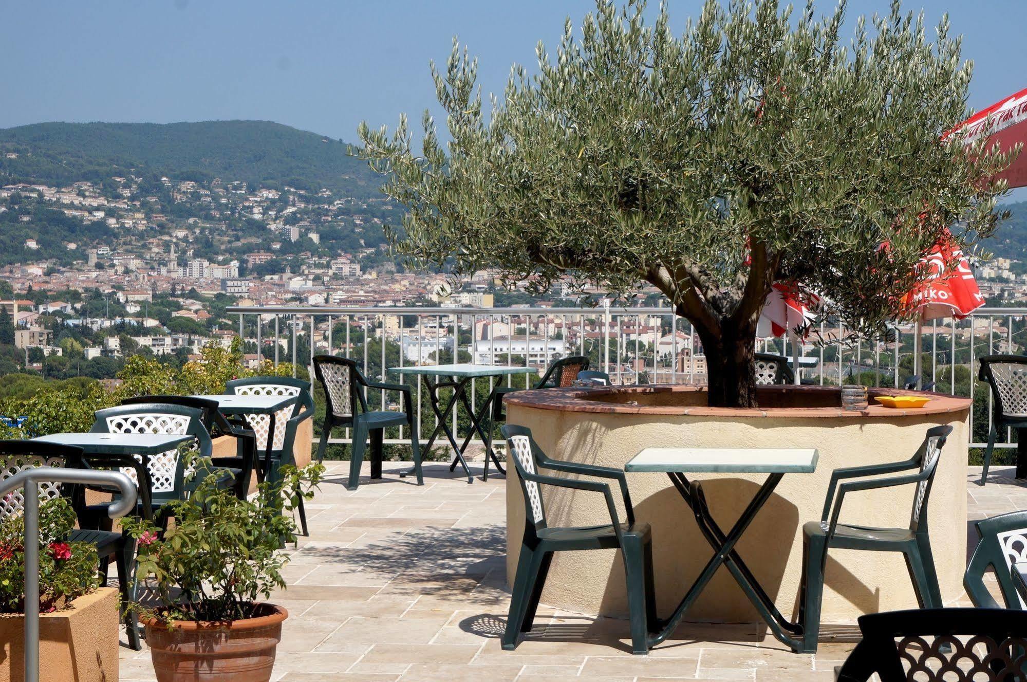 Logis Hotel Le Col De L'Ange Драгиньян Экстерьер фото